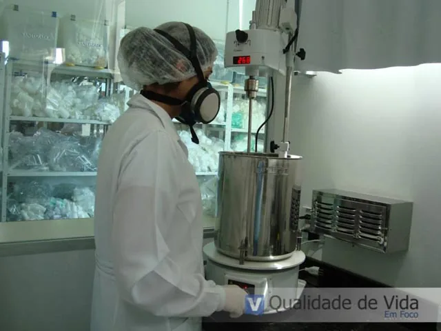 Farmacêutico no laboratório da Byoderma